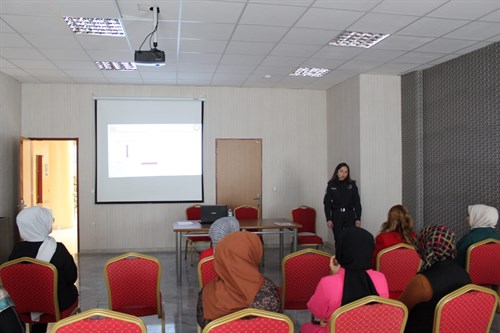 Kamuda görev yapan kadın personele Kadına Yönelik Şiddetle Mücadele ve KADES konusunda  eğitim verilmiştir.